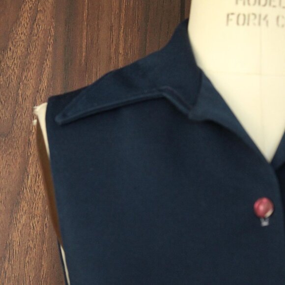 Vintage 1970s Shirt, Dagger Collar Navy Blue Button Down Poly Blouse, Sleeveless - Picture 4 of 10